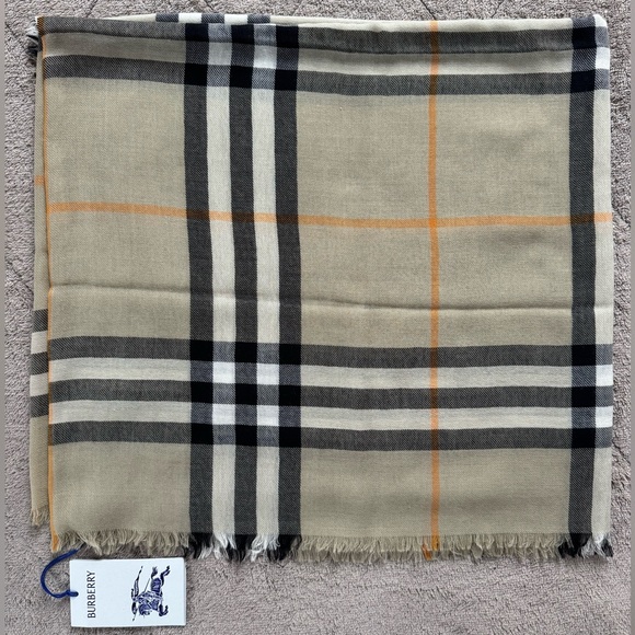 NEW🔥BURBERRY Giant Check Wool Scarf🔥 - Picture 5 of 8